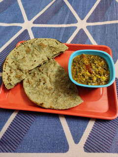 બાજરીના રોટલા (Bajri Rotlo Recipe in Gujarati) રેસીપી મુખ્ય ફોટો