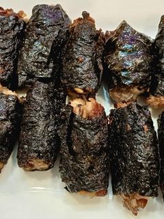 Hình của món Rong biển cuộn thịt chiên.