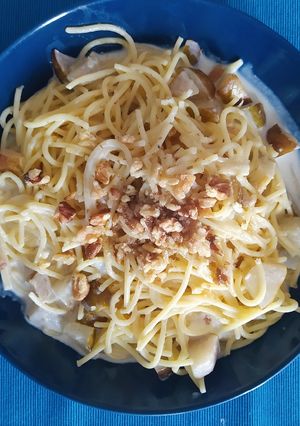 Una foto de Pasta con pera y roquefort
