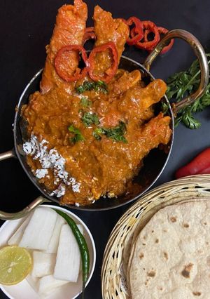 सोया चाप करी (soya chaap curry recipe in Hindi) रेसिपी मुख्य फोटो