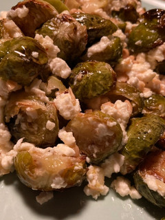 Foto principal de Coles de Bruselas asadas con mantequilla de ajo
