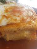 Francesinha com Ovo