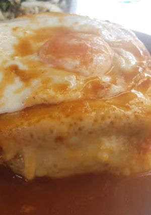 Foto de Francesinha com Ovo