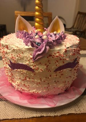 Una foto de Torta unicornio con corazón de m&m... una sorpresa genial cuando la cortas!!