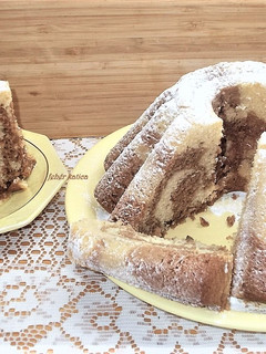Tejszínes - tejcsokoládés kuglóf Nagyitól recept fotója