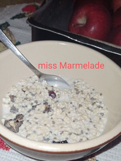 A picture of Overnight Oats with Milk, Chia Seeds, and Dried Fruits 🥣.
