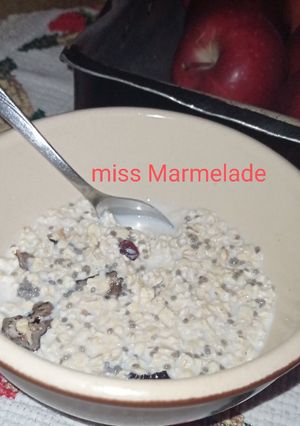 A picture of Overnight Oats with Milk, Chia Seeds, and Dried Fruits 🥣.