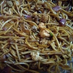 A picture of Egg paneer noodles.