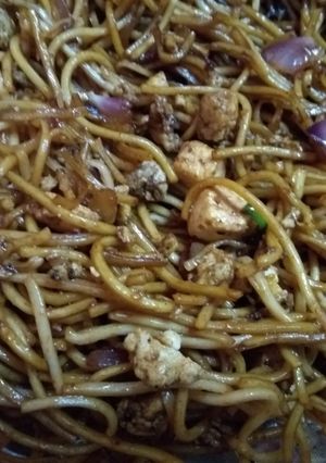 A picture of Egg paneer noodles.