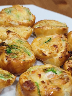 Una foto de Rollitos de queso crema y salmón en air fryer