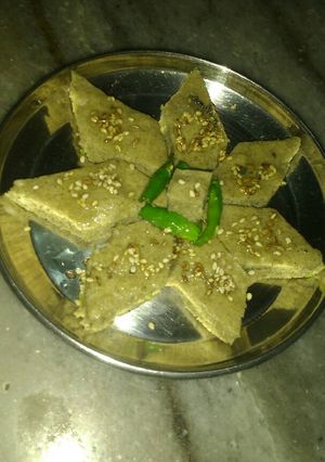 A picture of Mung dal ke dhokle.