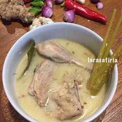 A picture of Opor Ayam.