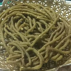 A picture of Palak murukku.