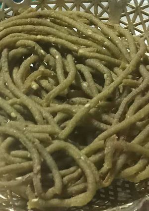 A picture of Palak murukku.