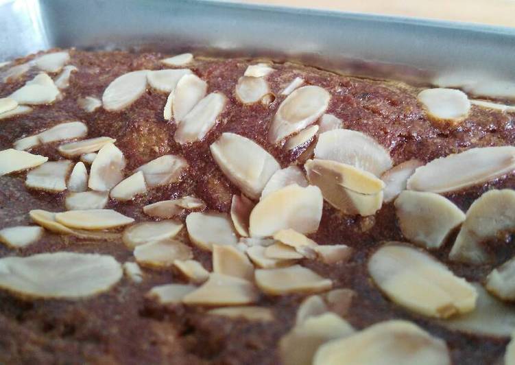 Bizcocho jugoso de manzana sin harina y sin azúcar
