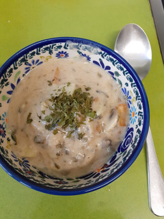 Una foto de Sopa de verduras con crema de anacardos y un toque de mar