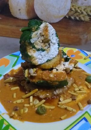 A picture of Spinach paneer roll mix match chat.