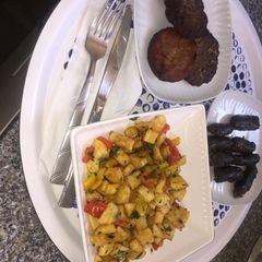 A picture of Potato salad and kofta.