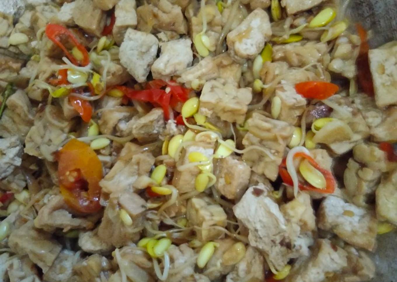 Tumis kedelai (tempe,tahu dan kecambah)