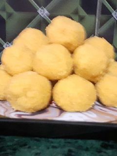 बेसन के लड्डू (besan ke ladoo recipe in Hindi) रेसिपी मुख्य फोटो
