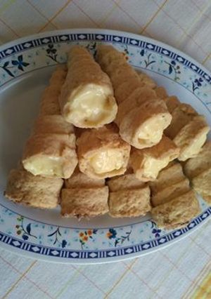 Vanília krémmel töltött tölcsérek recept fotója