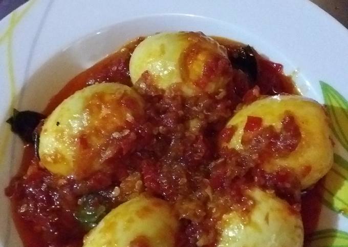 Langkah Mudah untuk Menyiapkan Telur balado pedas manis Anti Gagal