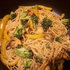 A picture of Pasta in mushroom and veges.