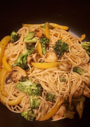 A picture of Pasta in mushroom and veges.