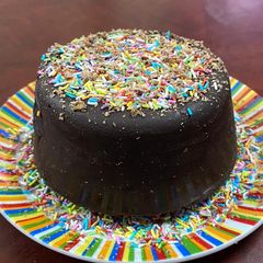 A picture of Simple pinata cake without mould.