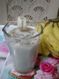 केळीचा मिल्क शेक (kelicha milkshake recipe in marathi) रेसिपी चे मुख्य फोटो 