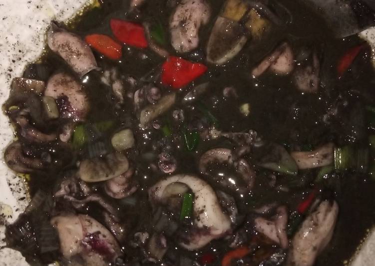 Bumbu Menyiapkan Cumi bumbu hitam sederhana yang Menggugah Selera