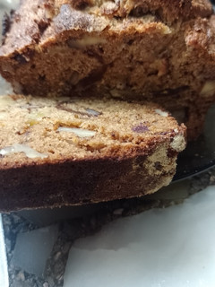 Una foto de Budín integral con dátiles, nueces y manzana sin azúcar 🍏🍎