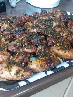Una foto de Alitas con salsa de miel y ajo