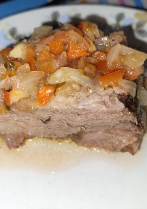 Una foto de Vacío al horno con salsa criolla
