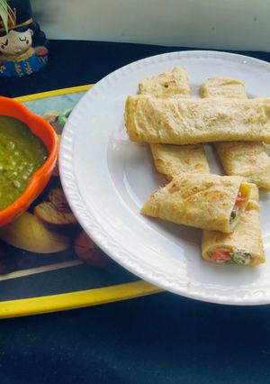हेल्दी मूंग दाल चीला विथ पनीर स्टफिंग रेसिपी मुख्य फोटो