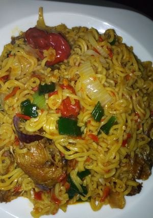 A picture of Noodles with dry fish.