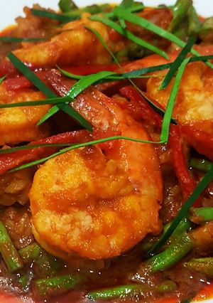 รูปของ กุ้งปลาหมึกผัดพริกแกง