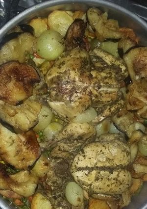 صورة لوصفة دجاج بأكياس مع خضار بالفرن