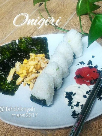 Cara Gampang Menyiapkan Resep  Onigiri simpel yang Lezat, Enak
