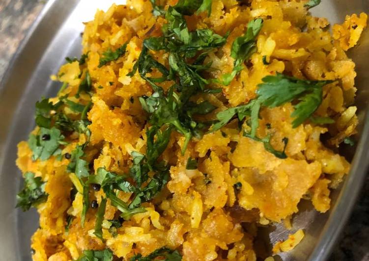 Phodnichi poli (crushed leftover roti) Phodnichi poli (crushed leftover roti)