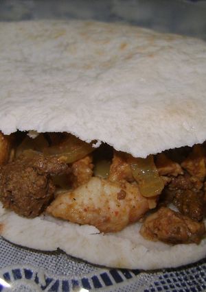 Una foto de Sándwich con menudos de pollo