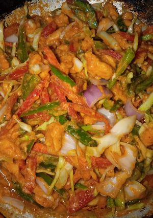 A picture of Chicken jalfrezi.