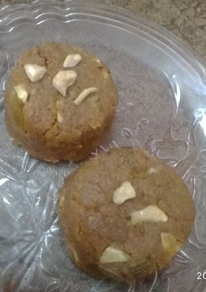खोवा मेवा आटा चक्की(Khova mewa aata chikki recipe in Hindi) रेसिपी मुख्य फोटो