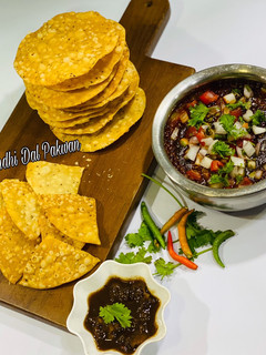 सिंधी पकवान(Sindhi pakwan recipe in Hindi) रेसिपी मुख्य फोटो