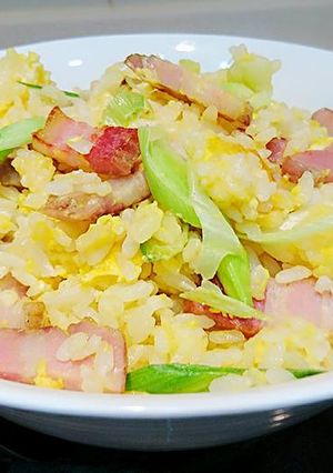蒜苗培根炒飯 的食譜成品照片