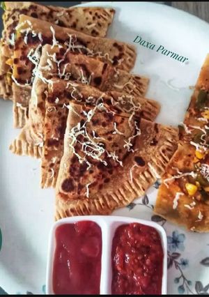 A picture of Pizza Paratha.