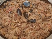Una foto de arroz con almejas