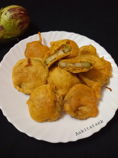 રીંગણ ના ભજીયા (Ringan Bhajiya Recipe In Gujarati) રેસીપી મુખ્ય ફોટો