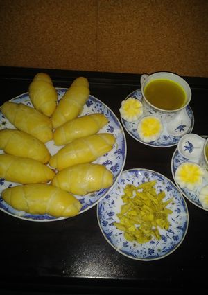 A picture of Butter roll with sweet filling.