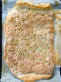Una foto de Coca de Llardons (chicharrones) Sant Joan 2023